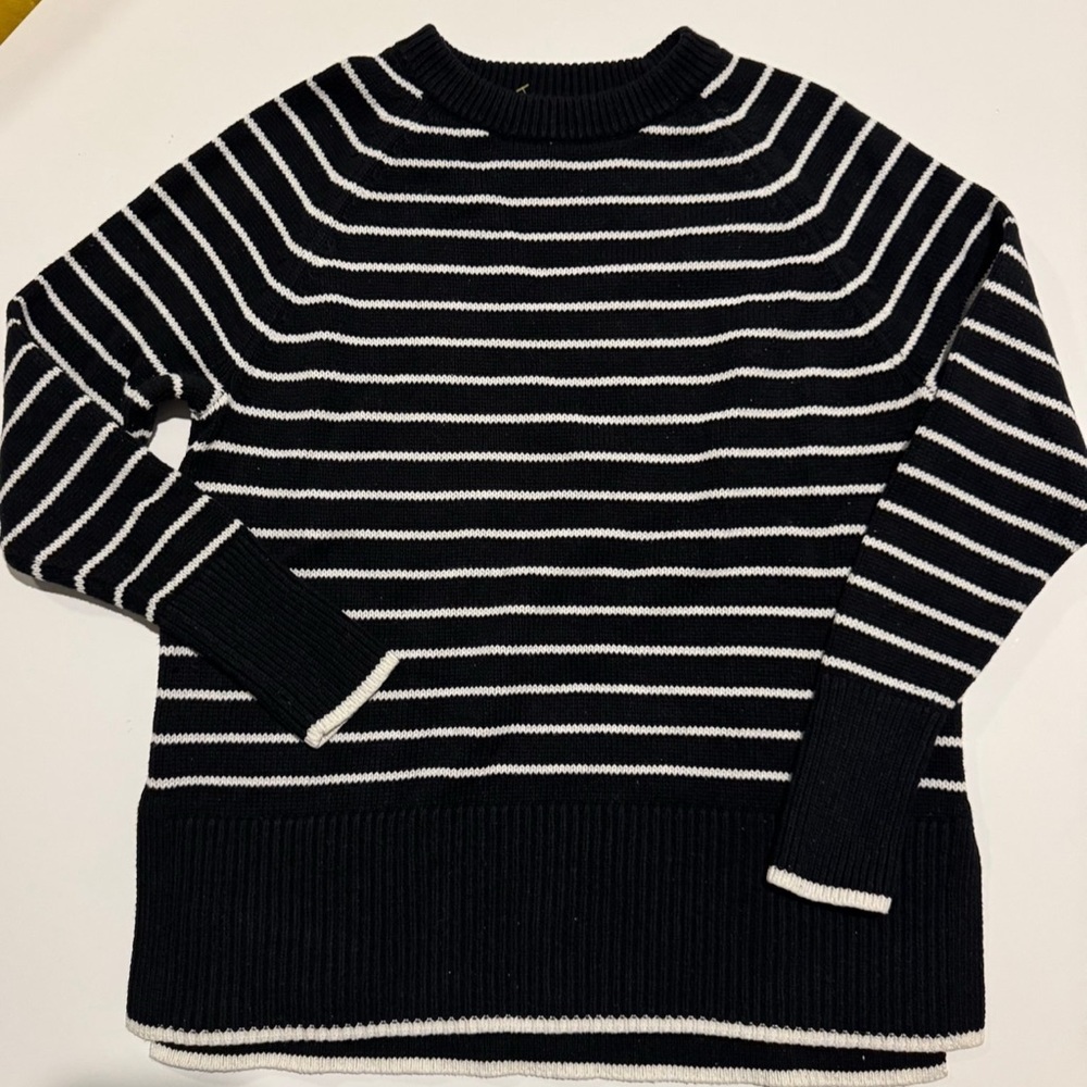 Sweater Women's Long Sleeve Crew Neck Pullover Sweater - A New Day - Size Small